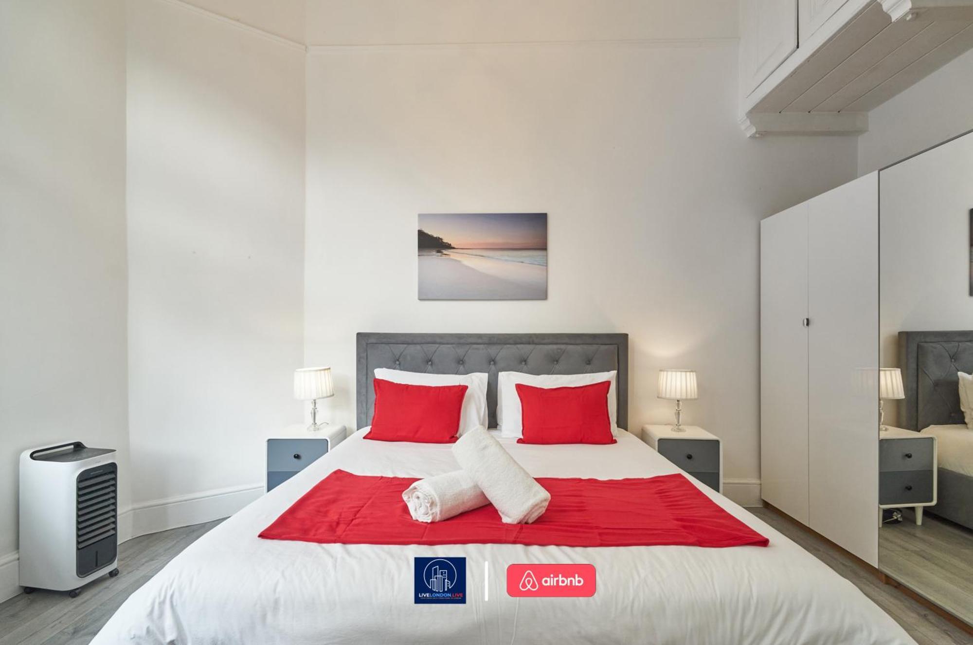 Last-Minute Specials L Sleeps Up To 4 Guests L One-Bedroom Apartment With King Bed And High Ceilings Near Camden By Live London Short Lets & Serviced Accommodation מראה חיצוני תמונה