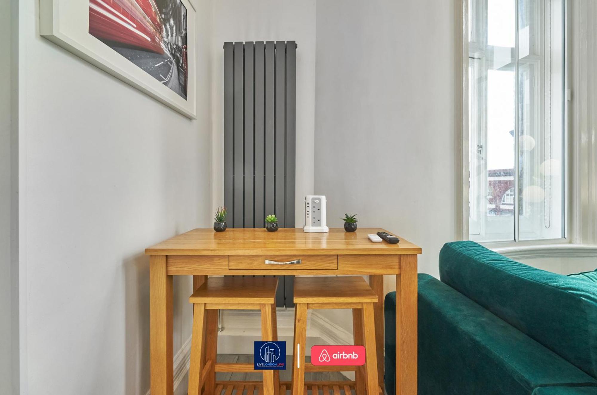 Last-Minute Specials L Sleeps Up To 4 Guests L One-Bedroom Apartment With King Bed And High Ceilings Near Camden By Live London Short Lets & Serviced Accommodation מראה חיצוני תמונה